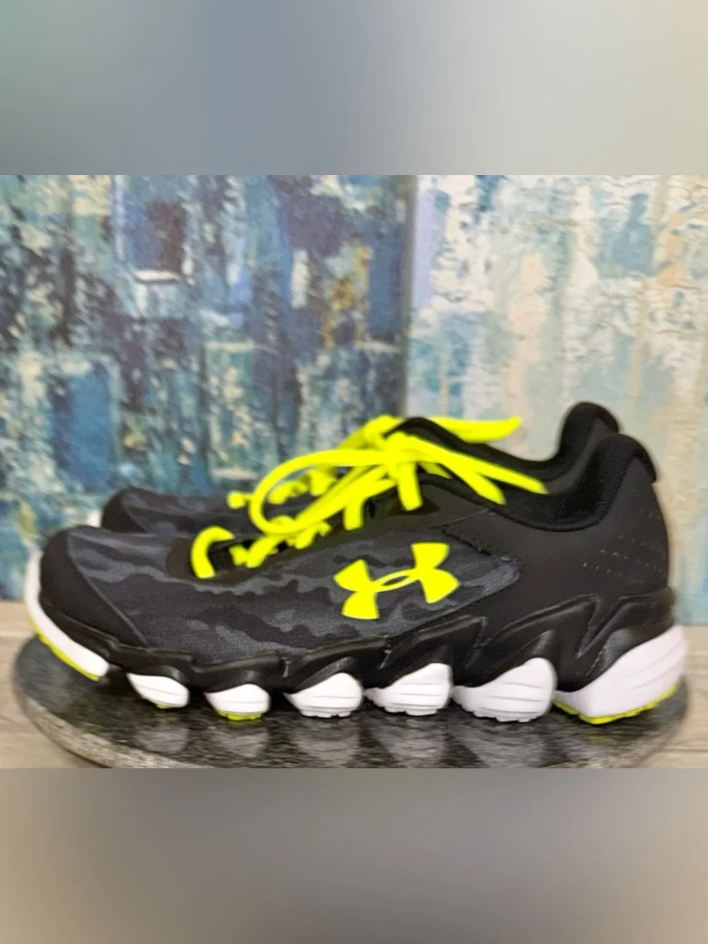 UNDER ARMOUR SPINE DISRUPT bog boys running tennis shoes size 6.5 - MINT!